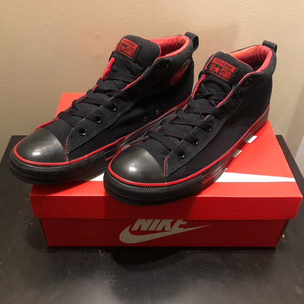 Chuck Taylor “Mid”